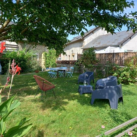 Gite Les Petits Chemins Ledeuix Exterior photo