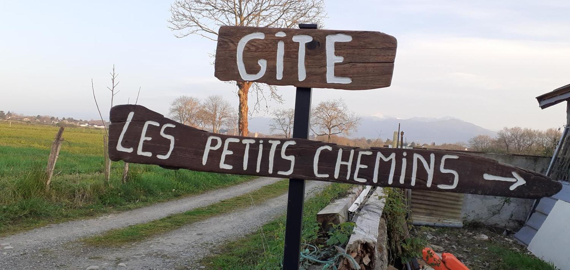 Gite Les Petits Chemins Ledeuix Room photo